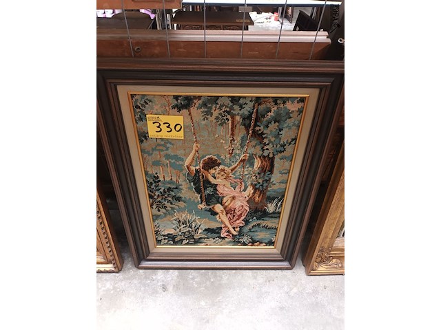 Lot 330 - kader koppel op schommel - afbeelding 1 van  3