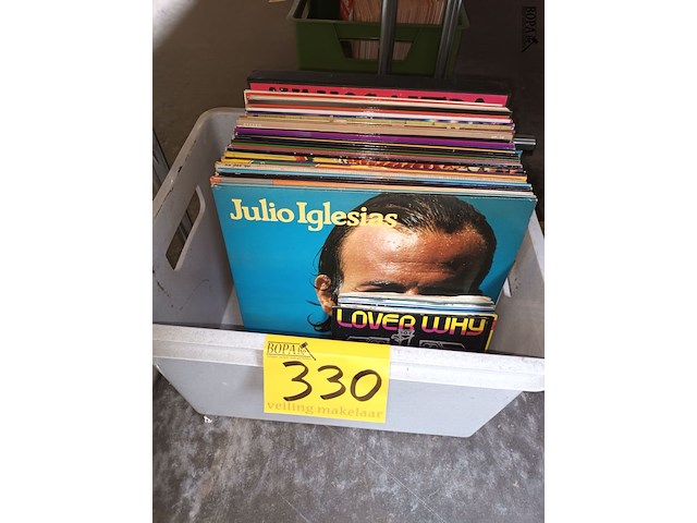 Lot 330 - lp’s en singles. 57 stuks - afbeelding 1 van  5