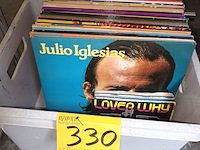 Lot 330 - lp’s en singles. 57 stuks - afbeelding 1 van  5