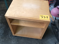 Lot 331 - kastje op wielen - afbeelding 1 van  4