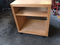 Lot 331 - kastje op wielen - afbeelding 2 van  4