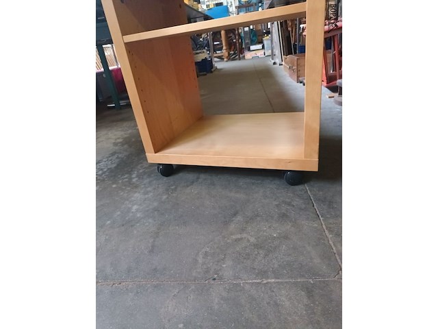 Lot 331 - kastje op wielen - afbeelding 3 van  4