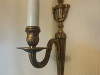 Lot 331 - koppel koperen amplieken - afbeelding 2 van  3