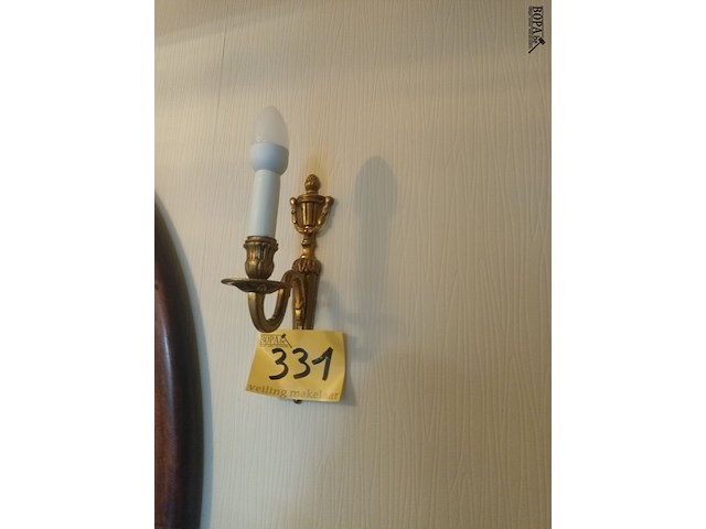 Lot 331 - koppel koperen amplieken - afbeelding 3 van  3