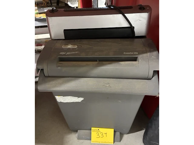 Lot 331 - papierversnipperaar + lamineertoestel - afbeelding 1 van  3