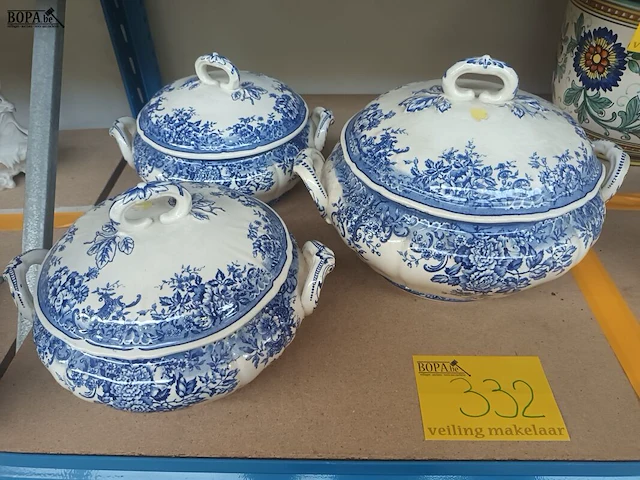 Lot 332 - dekselpotten villeroy & boch. 3 stuks - afbeelding 1 van  5