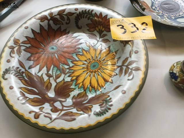 Lot 332 - gauda porselein. 10 stuks - afbeelding 2 van  5