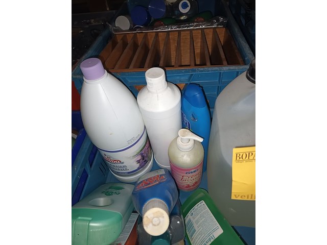 Lot 332 - onderhoudsproducten. 22 stuks - afbeelding 3 van  4