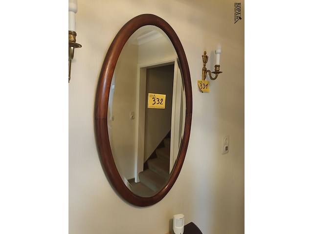 Lot 332 - ovalen spiegel - afbeelding 1 van  2