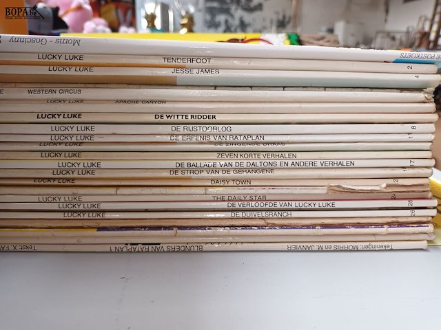 Lot 332 - strips lucky luke. 23 stuks - afbeelding 4 van  4