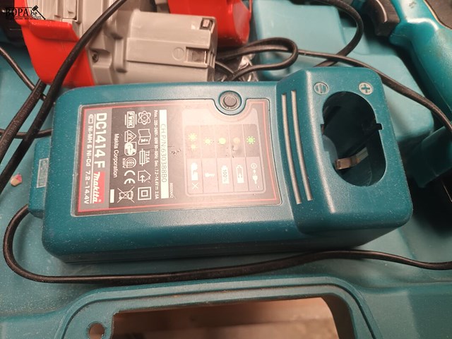 Lot 333 - accu schroefmachine en zaklamp - afbeelding 2 van  7