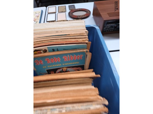 Lot 333 - diverse strips. 71 stuks - afbeelding 4 van  4