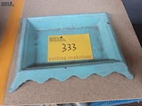 Lot 333 - gietijzeren kwispedoor