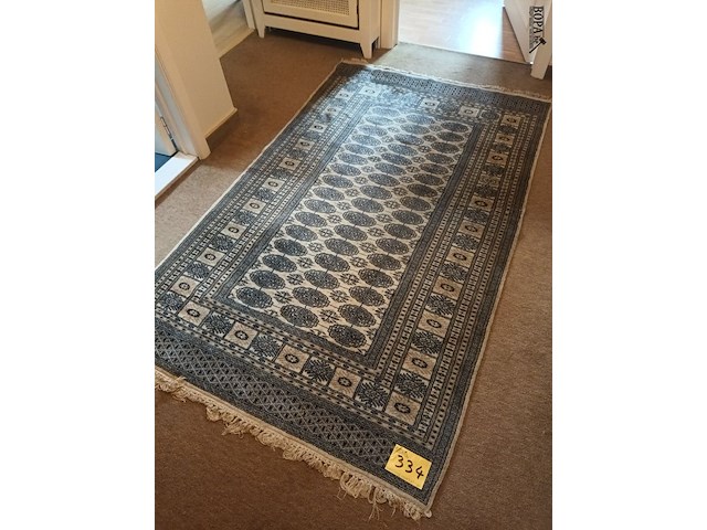 Lot 334 - perzisch tapijt - afbeelding 1 van  4