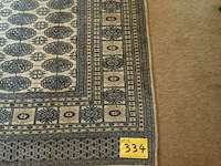 Lot 334 - perzisch tapijt - afbeelding 4 van  4