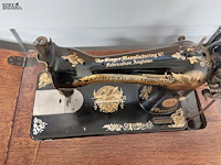 Lot 334 - singer naaitafel met onderstel - afbeelding 3 van  3
