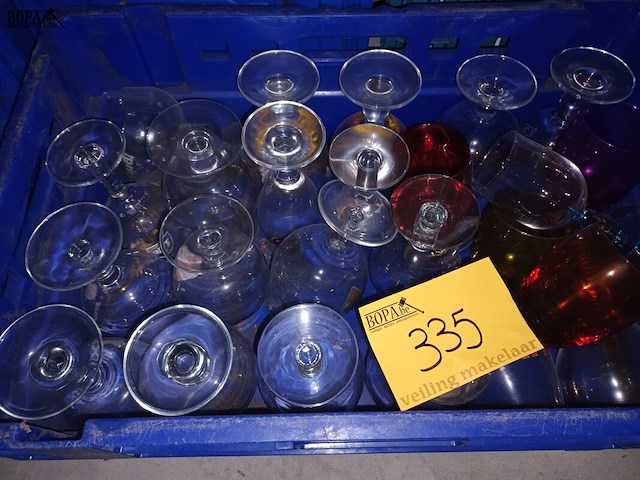 Lot 335 - diverse glazen - afbeelding 1 van  3