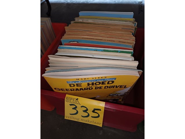 Lot 335 - diverse strips. 80 stuks - afbeelding 1 van  3