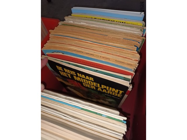 Lot 335 - diverse strips. 80 stuks - afbeelding 2 van  3