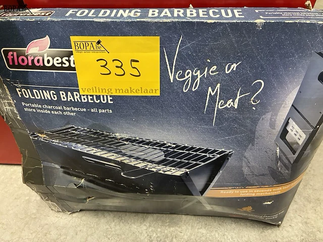Lot 335 - folding barbecue nieuw in doos - afbeelding 1 van  2