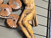 Lot 336 - grote houten kruisbeelden 53 en 80 cm 2 stuks - afbeelding 4 van  5