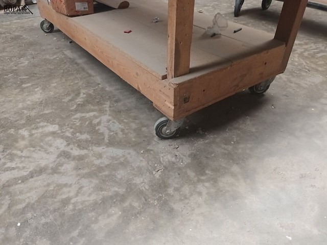 Lot 336 - houten werkbank op wielen - afbeelding 3 van  3