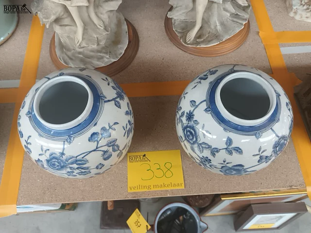 Lot 338 - koppel gemberpotten - afbeelding 4 van  5