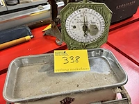 Lot 338 - vintage weegschalen - 2 stuks