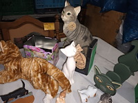 Lot 339 - decoratie met poezen - afbeelding 6 van  6