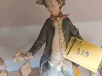 Lot 339 - koppel bisquit capodimonte - afbeelding 3 van  5