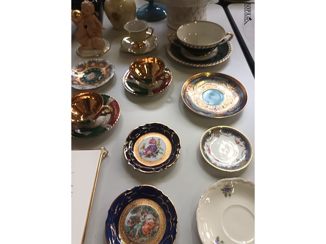 Lot 339 - porselein decoratie. 55 stuks - afbeelding 2 van  11