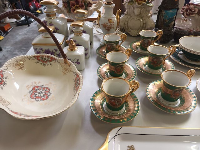 Lot 339 - porselein decoratie. 55 stuks - afbeelding 5 van  11