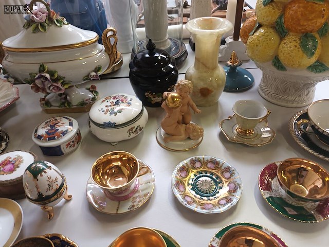 Lot 339 - porselein decoratie. 55 stuks - afbeelding 10 van  11
