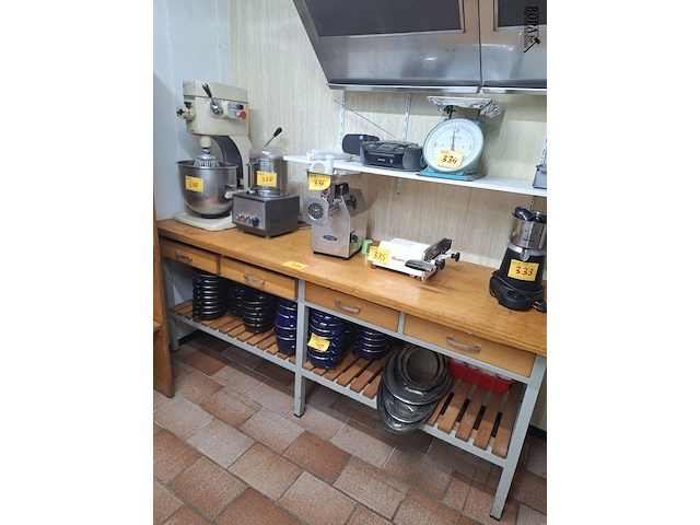Lot 339 - werktafel - afbeelding 1 van  1