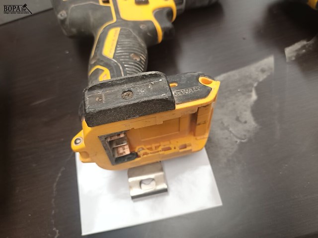 Lot 34 - accu schroefmachine dewalt - afbeelding 4 van  4