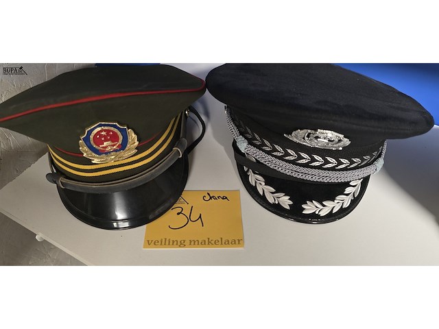 Lot 34 - china 2 kepies - afbeelding 1 van  3