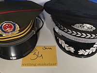 Lot 34 - china 2 kepies - afbeelding 1 van  3