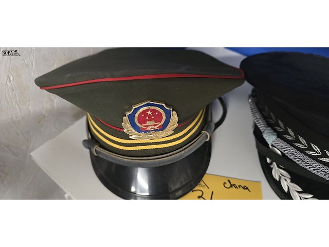 Lot 34 - china 2 kepies - afbeelding 2 van  3