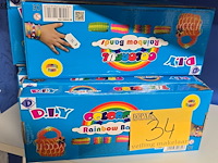 Lot 34 - colorfull rainbow bands nieuw 11 dozen - afbeelding 1 van  3