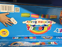 Lot 34 - colorfull rainbow bands nieuw 11 dozen - afbeelding 2 van  3