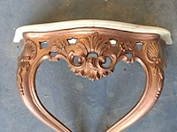 Lot 34 - decoratieve wandconsole met spiegel in barok koperkleur afwe - afbeelding 2 van  3