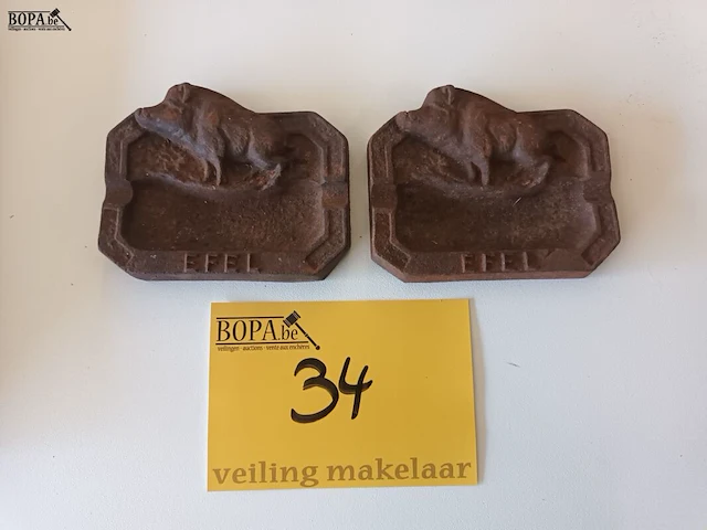 Lot 34 - efel asbak gietijzer. 2 stuks - afbeelding 1 van  4