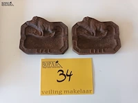Lot 34 - efel asbak gietijzer. 2 stuks
