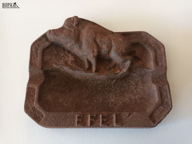 Lot 34 - efel asbak gietijzer. 2 stuks - afbeelding 2 van  4