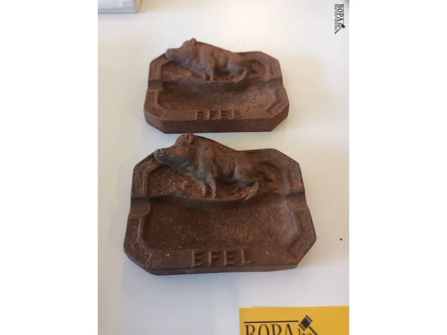 Lot 34 - efel asbak gietijzer. 2 stuks - afbeelding 4 van  4