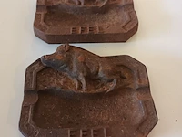Lot 34 - efel asbak gietijzer. 2 stuks - afbeelding 4 van  4