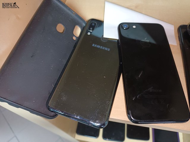 Lot 34 - gebruikte gsm’s. 4 stuks - afbeelding 2 van  3