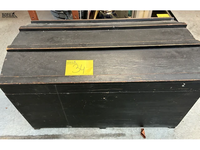 Lot 34 - grote houten opbergkoffer - afbeelding 1 van  3
