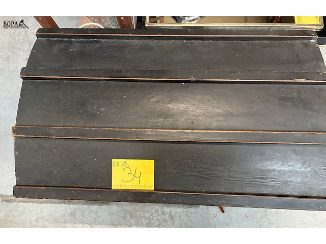 Lot 34 - grote houten opbergkoffer - afbeelding 3 van  3