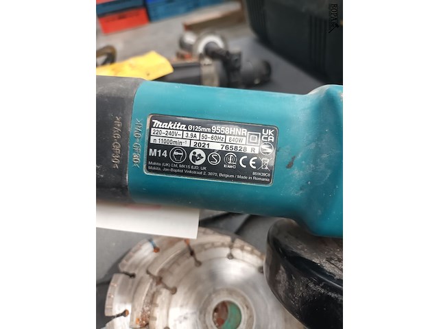Lot 34 - haakse slijpmachine makita - afbeelding 4 van  4
